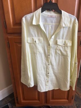 Light Yellow
Linen Long-Sleeve Button-Front Women's Blouse